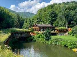 Pensiunea Lara & Mara، فندق في فاليا ليري