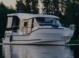 Premium New Electric Houseboat Accommodation-Ypsilon Marina