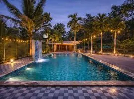 Rainy Cloud Homestay - Pool, Estate, Home Food, Near to Falls & Safari