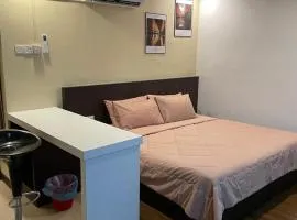 One King Bed Crystal Studio Apartment KBCP