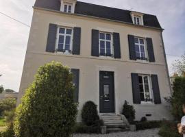 Le Cocon Nivernais Grande maison 14 pers avec spa piscine et aire de jeux, hotel u gradu Never