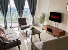 Crystal Creek Sunset Pool View Condo for 10 Guests with Free Netflix & WiFi, кондоминиум в городе Тайпинг