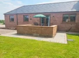 Cosy wee cottage -modern, open plan, parking, EV