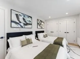 Luxury Deluxe 1 BR - 2 Beds - Stylish - New Build Downtown