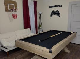 Galveston Family Getaway with Game Room and Patio, hotell i Galveston