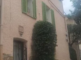 Maison de village privative calme avec jardin Terrasses Cogolin vieux Village