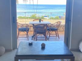 Beach House, hotel a Petalidhion