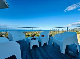 Al Grande Pino - Private pool, Jacuzzi and amazing Sunset, hotell i Campofelice di Roccella