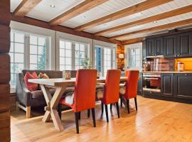 Mountain Lodge with Jacuzzi & Views, Hotel in Aurdal