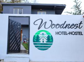 Lux WoodNest Hostel, hotel v mestu Berat
