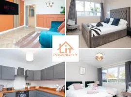 West end 2 bedroom apartment - FREE Parking