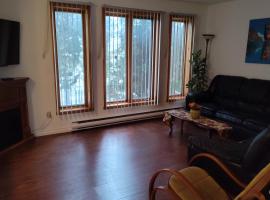 Family-Friendly in Quiet Laval Neighborhood، فندق في لافال