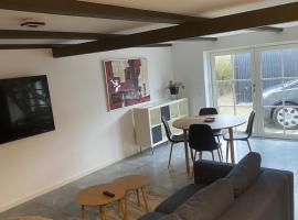 House overlooking the countryside and close to the city, cabana o cottage a Middelfart