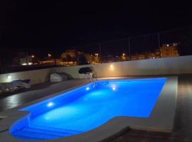 Chalet independiente lujo con piscina privada zona residencial tranquila, Hotel in Mazarrón