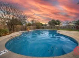 Georgian Oasis with Private Pool - An Irvie Home