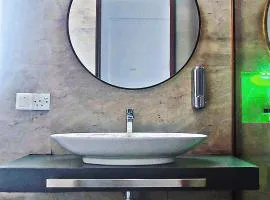 Airport Retreat-CMB Transit Stay