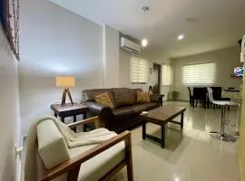 Charming Condo in Gaviotas Walk to Beach cafes, restaurants within Golden Zone