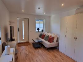 Apartment in Skogås, khách sạn ở Skogås