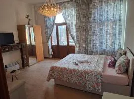 Chambres et appartement dans un immeuble