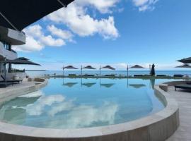 3 BR Lux Private Beachfront Escape with Pool and Gym, hotel u gradu Tancah