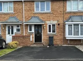 2-Bed Home with Parking, Near Airport, NEC & JLR