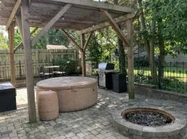 "Madison Manor I" by the River, Hot Tub, Downtown