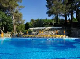 Mobilheim auf dem Hügel mit Pool