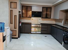 شقه مفروشه للايجار بجانب الكارفور اربد: Irbid şehrinde bir otel