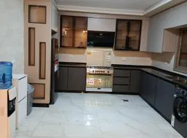 شقه مفروشه للايجار بجانب الكارفور اربد