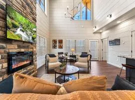 Mountain Hush, Private Splash, Sleeps 12, Near Town