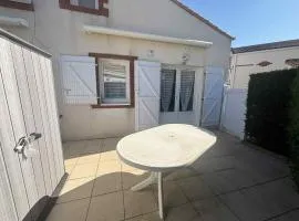 Maisonnette 4 pers, piscine, proche plage - FR-1-194-427