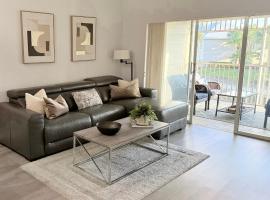 Spacious 2 bedroom Lely Resort condo Naples FL、ネープルズのホテル