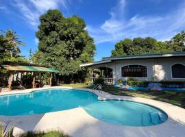 맘바자오에 위치한 호텔 Alaba Vacation House w Pool and Beach Access