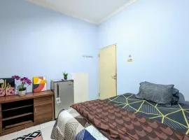 Homey Guesthouse near Tunjungan Plaza Syariah