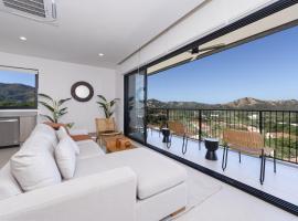 Naumi N562 | Penthouse 2BR Ocean View in Playas del Coco, hotel v destinaci Sardinal