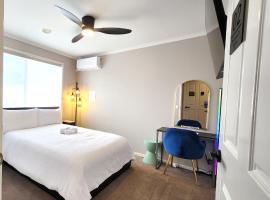 Private Room 2- Affordable Luxury, hotel v mestu Craigieburn