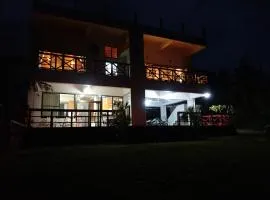 満点の星空と大絶景のパノラマ 鳥の大合唱で目が覚める山頂のお宿 天夢森