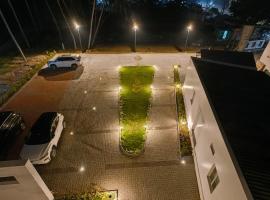 Arthana Residency Hotel, hotell i Mānuppatti