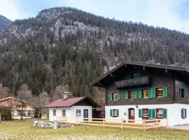 Großes Ferienhaus für 10 Personen mit Kachelofen & Bergblick