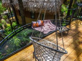Boho Bamboo Bungalow Jungle Sanctuary Experience, hotel di Salad Beach