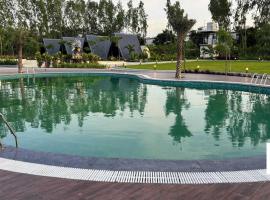 Vanaam Retreat by MagoStays - 8 Cottage Property, hotel a Turkapally