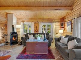 Viesnīca Log cabin in Valdres Fireplace Sauna 1000 m above sea level pilsētā Aurdal