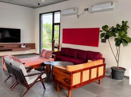 Soil Courtyard by MagoStays-3BR Luxury Pool Villa, hotel u gradu Hiderabad