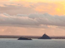 L'oeil du Mont vue unique sur le Mont St Michel、Champeauxのホテル
