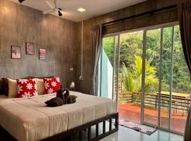 BAAN APA ERAWAN Resort, hotel dengan parking di Ban Pong Pat