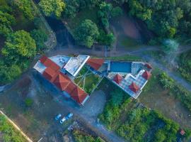 Luxury 10BHK Private Pool Villa - The Ruby Retreat by Ozy Stays, Hotel in Rājgarh