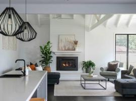 Homestead on Fennell - Fresh Eggs, Farm & BBQ Fun, hotel v destinaci Toronto