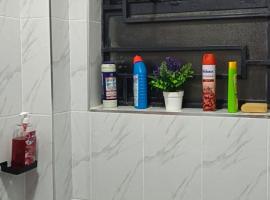 BlueByMis Studio Apartment, hotell i Muchatha