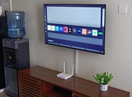 BlueByMis Studio Apartment, hotel din Muchatha