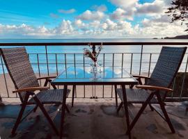 36 Beach Court - Saundersfoot - Sea Views, Parking, Balcony, hotel in Saundersfoot